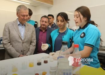 La Provincia inauguró una escuela ProA con orientación en desarrollo de software y biotecnología en Deán Funes