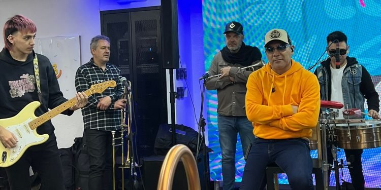 La Barra y el Dani Guardia en el arranque de Cuarteteando Más