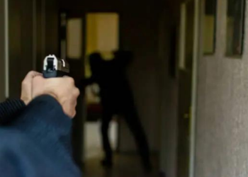 Un hombre fallecio y otro esta grave tras un tiroteo entre barras 1140x684