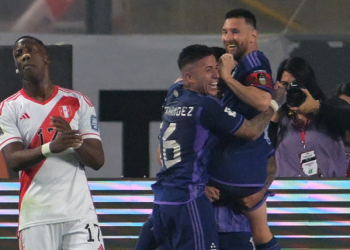 Con dos goles de Messi, Argentina le ganó a Perú por las Eliminatorias