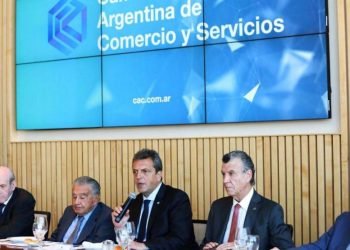 Sergio massa se reunio con empresarios de la camara argentina de comercio 1672615
