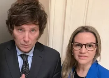 Javier milei carolina piparo 750x474