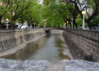 Photo 1619906437551 0226322e0a72