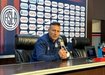 Gv2iswaweaa5bbq 750x1000