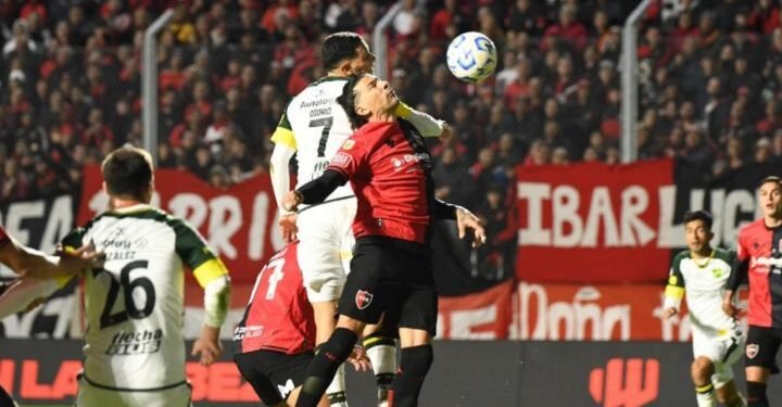Newells vs defensa 2028546