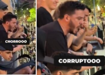 Echaron de un bar a un joven por insultar a Milei desde el balcón