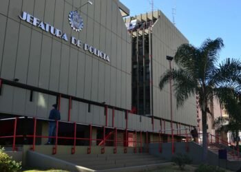 Habló la mujer que denunció a un policía por filmar a compañeras en el baño de la Jefatura