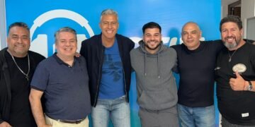 Los Guaraníes en la peña de Préndete al show