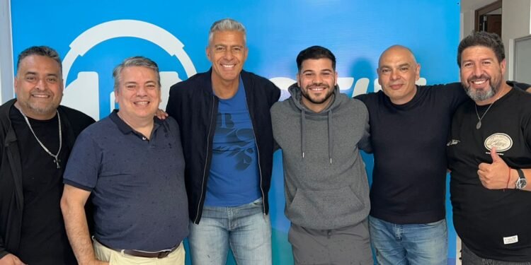 Los Guaraníes en la peña de Préndete al show