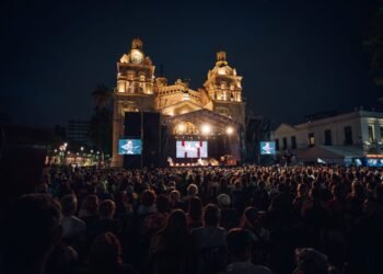 Más de 10 mil personas presenciaron a Doña Jovita y Nahuel Pennisi en la Catedral: esta noche la Misa Criolla junto a Jairo