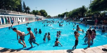 Los natatorios municipales ya recibieron más de 20 mil visitas, a menos de un mes del inicio de la temporada de verano