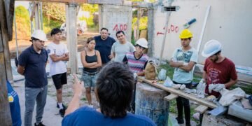 Jóvenes de barrio San Ignacio aprenden sobre construcción a través del proyecto Construyendo Futuro