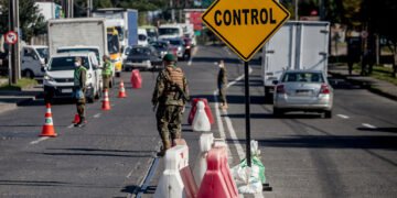 La Guardia Urbana estableció un cordón sanitario para asistir a una menor desmayada