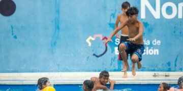 “Tu Barrio en la Pile”: 30 instituciones disfrutan de las piletas de los Parques Educativos