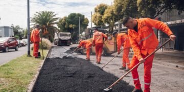 Avanza el bacheo con asfalto en barrio Marqués de Sobremonte