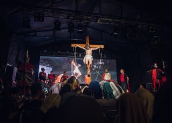 Más de 12.000 personas participaron del Vía Crucis Procesional