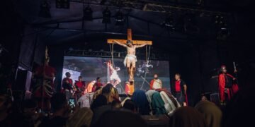 Más de 12.000 personas participaron del Vía Crucis Procesional