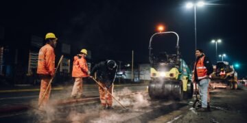 Con trabajos nocturnos, mejoran con asfalto un kilómetro de avenida Colón