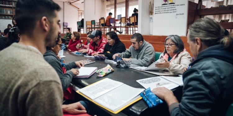 ✍🏻 Jóvenes y adultos podrán finalizar sus estudios primarios a través de un examen libre