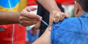 💉 Doce Centros de Salud y la DEM Centro abrirán sus puertas el sábado para vacunar de manera gratuita