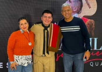 Nico Villa arribó a los estudios de Mas Radio para anticipar su show en el Quality