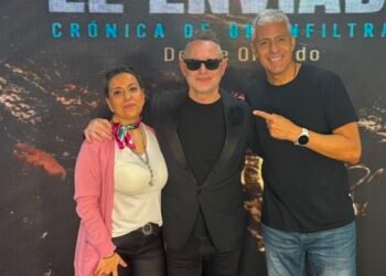 ALE ORLANDO presentó su nuevo Unipersonal “El Enviado”
