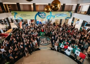 Junior Achievement Córdoba dio inicio al FIE 2026 con jóvenes de Argentina y otros diez países