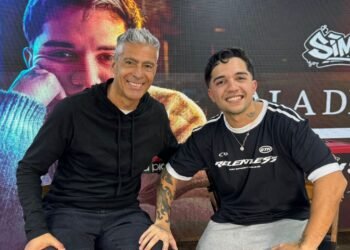 SIMÓN AGUIRRE vuelve a la sala del Rey con toda su banda