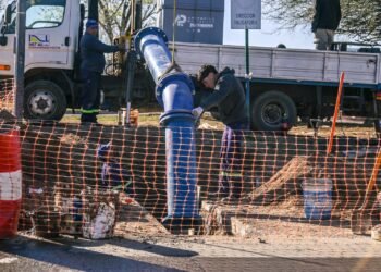 Villa El Libertador: la obra de nexo de agua potable alcanza un 85% de avance y entra en su etapa final