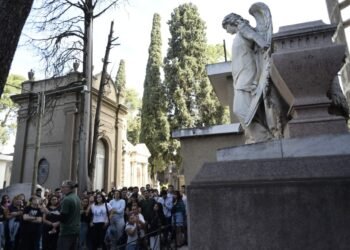 El Cementerio San Jerónimo celebra su 183 aniversario con una caminata nocturna