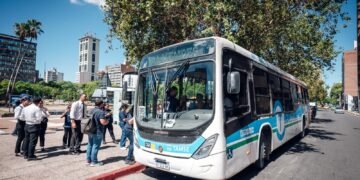 Operativo de ordenamiento y traslado para el partido Argentina-Bolivia en el Estadio Kempes